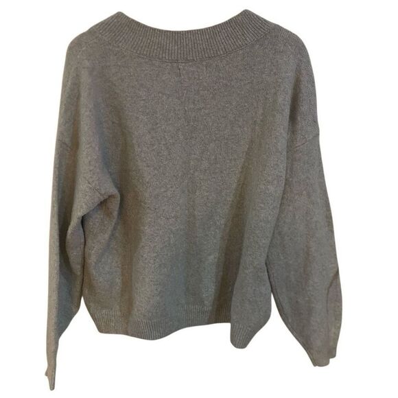Hollister gray vneck long sleeve over sized sweater small - Picture 3 of 5